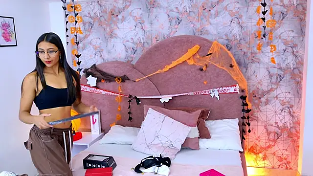 Snapshot of RavenGloomy chatting on October 24, 2025, 7:43 pm RavenGloomy online show from October 24, 2025, 7:43 pm