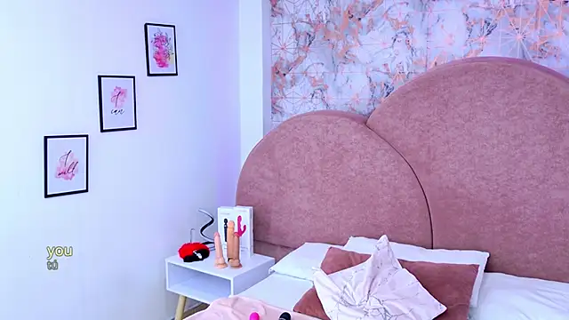 Snapshot of RavenGloomy chatting on November 10, 2025, 7:35 pm RavenGloomy online show from November 10, 2025, 7:35 pm