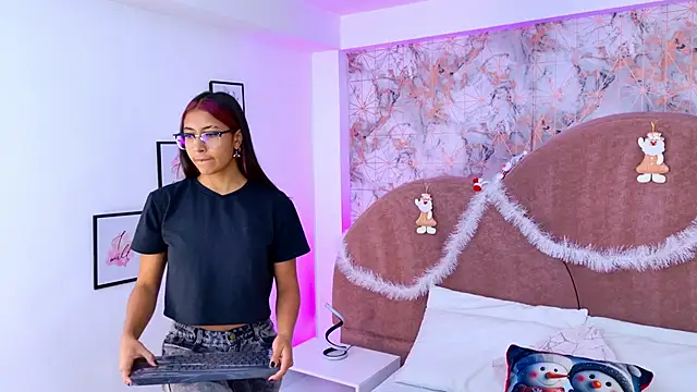 Snapshot of RavenGloomy chatting on November 25, 2025, 7:36 pm RavenGloomy online show from November 25, 2025, 7:36 pm