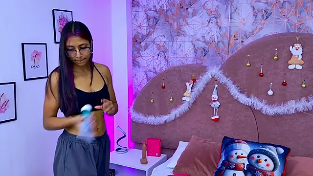 Snapshot of RavenGloomy chatting on December 15, 2025, 7:51 pm RavenGloomy online show from December 15, 2025, 7:51 pm