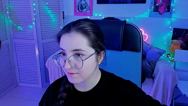 VirtuallVoyant online show from September 10, 2025, 4:56 am