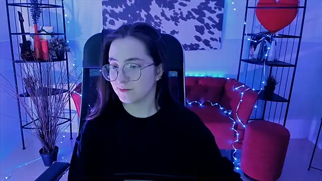 VirtuallVoyant online show from September 16, 2025, 5:08 am