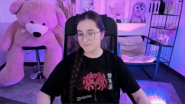 VirtuallVoyant online show from December 4, 2025, 8:45 am