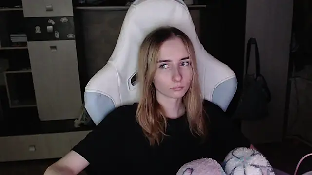 Snapshot of Cutti_Crystal chatting on October 3, 2025, 5:21 pm Cutti Crystal online show from October 3, 2025, 5:21 pm