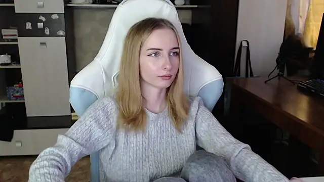 Snapshot of Cutti_Crystal chatting on October 11, 2025, 8:46 am Cutti Crystal online show from October 11, 2025, 8:46 am