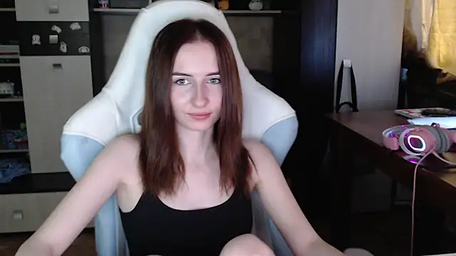 Snapshot of Cutti_Crystal chatting on October 17, 2025, 9:45 am Cutti Crystal online show from October 17, 2025, 9:45 am