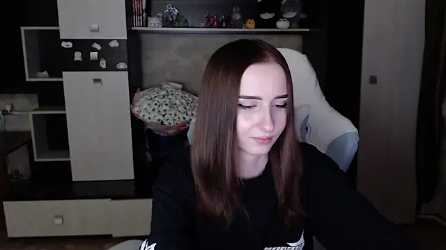 Snapshot of Cutti_Crystal chatting on October 22, 2025, 7:57 pm Cutti Crystal online show from October 22, 2025, 7:57 pm