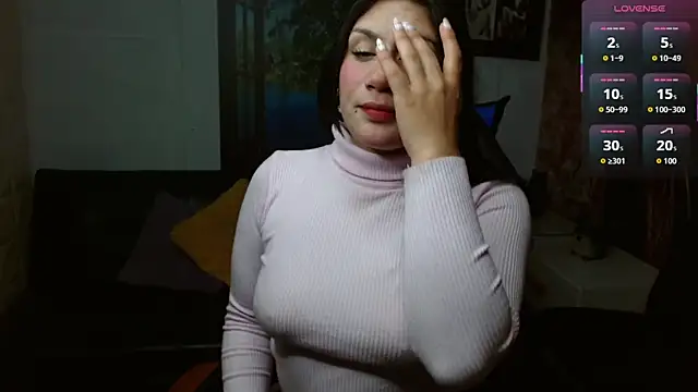 gigi gilt  online show from November 16, 2025, 4:07 am