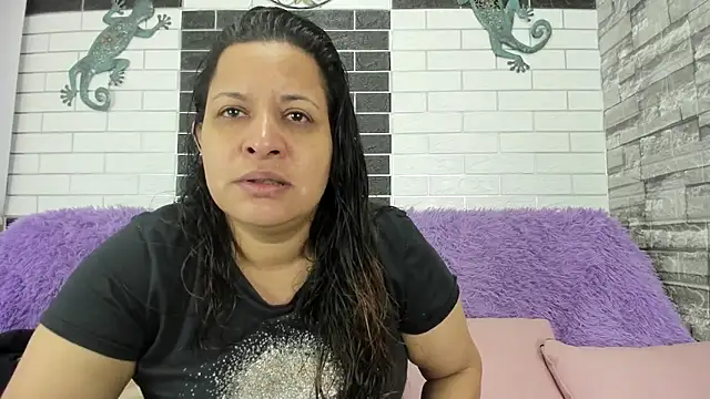 Snapshot of Sandra_Milf_love chatting on September 20, 2025, 3:40 am Sandra Milf love online show from September 20, 2025, 3:40 am