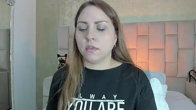 Snapshot of cloesummerr_ chatting on October 31, 2025, 1:12 pm cloesummerr online show from October 31, 2025, 1:12 pm