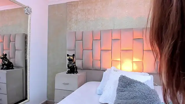 Snapshot of cloesummerr_ chatting on November 4, 2025, 1:54 pm cloesummerr online show from November 4, 2025, 1:54 pm