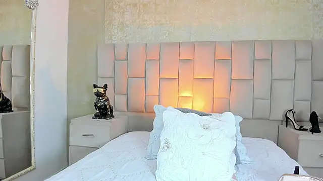 Snapshot of cloesummerr_ chatting on November 17, 2025, 12:33 pm cloesummerr online show from November 17, 2025, 12:33 pm