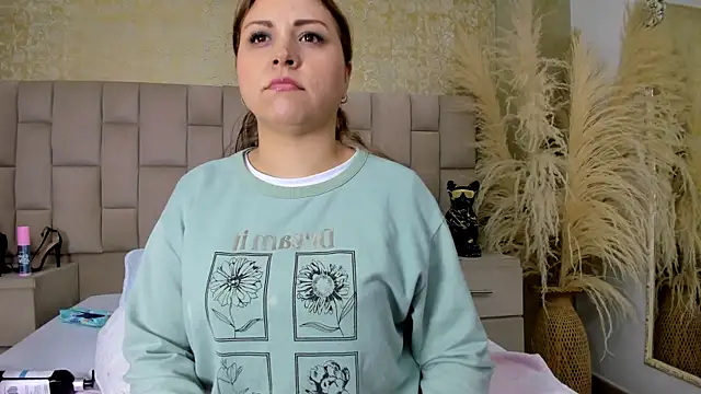 Snapshot of cloesummerr_ chatting on December 14, 2025, 12:10 pm cloesummerr online show from December 14, 2025, 12:10 pm