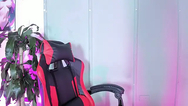 Snapshot of Zafiro__Brown chatting on September 30, 2025, 12:32 pm Zafiro Brown online show from September 30, 2025, 12:32 pm