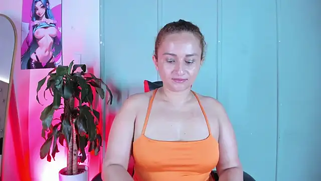 Snapshot of Zafiro__Brown chatting on October 28, 2025, 12:41 pm Zafiro Brown online show from October 28, 2025, 12:41 pm