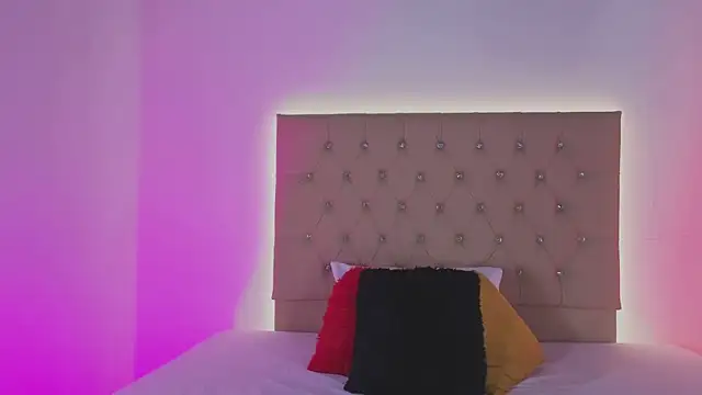 Snapshot of Zafiro__Brown chatting on November 12, 2025, 11:54 am Zafiro Brown online show from November 12, 2025, 11:54 am