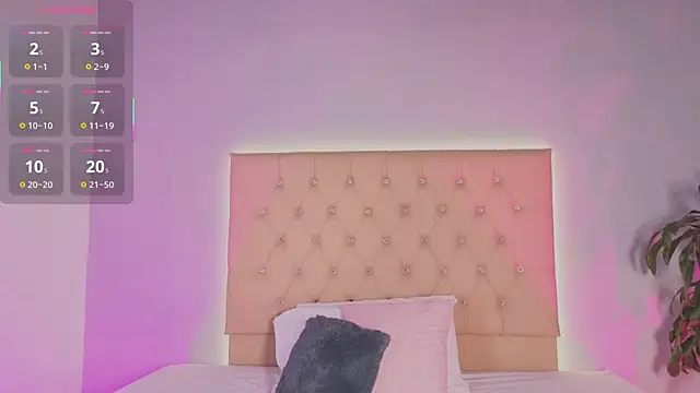 Snapshot of Zafiro__Brown chatting on November 25, 2025, 12:05 pm Zafiro Brown online show from November 25, 2025, 12:05 pm