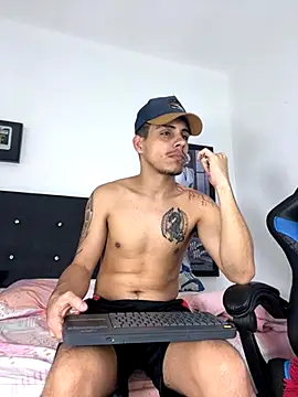 Snapshot of Luke_Stone chatting on November 6, 2025, 11:59 pm Luke Stone online show from November 6, 2025, 11:59 pm