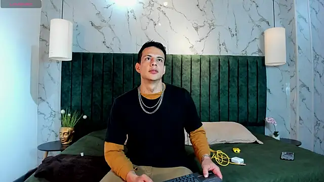 Dustin Sonne online show from November 23, 2025, 3:39 am