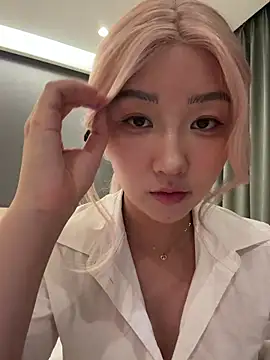 Snapshot of winter11 chatting on October 27, 2025, 1:59 pm winter11 online show from October 27, 2025, 1:59 pm