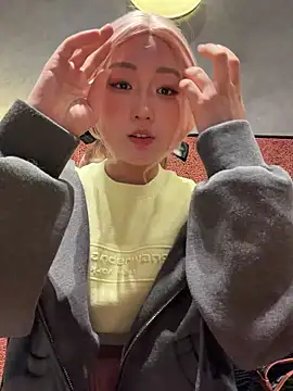 Snapshot of winter11 chatting on November 13, 2025, 4:44 am winter11 online show from November 13, 2025, 4:44 am