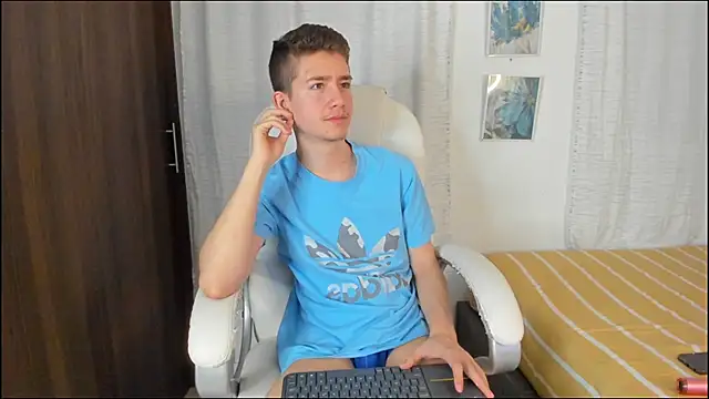 Snapshot of ThiagooJames chatting on September 10, 2025, 11:27 pm ThiagooJames online show from September 10, 2025, 11:27 pm