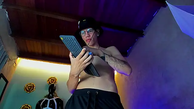 david huge online show from November 5, 2025, 1:33 pm