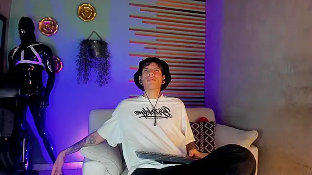 david huge online show from December 14, 2025, 2:06 am