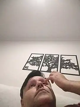 Snapshot of LeoMaduroSP chatting on November 12, 2025, 3:51 am LeoMaduroSP online show from November 12, 2025, 3:51 am