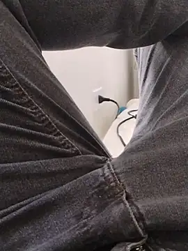 Snapshot of LeoMaduroSP chatting on November 27, 2025, 2:41 pm LeoMaduroSP online show from November 27, 2025, 2:41 pm