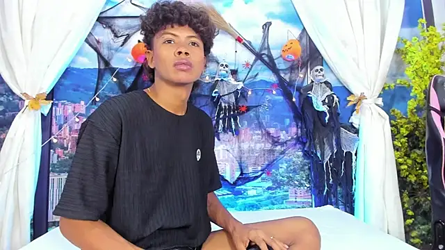 Snapshot of MilthonDelis chatting on October 22, 2025, 3:29 am MilthonDelis online show from October 22, 2025, 3:29 am