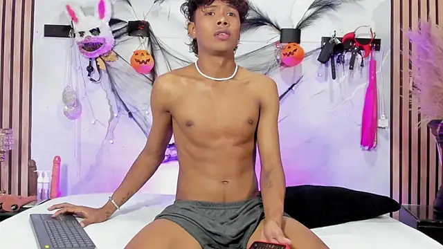 Snapshot of MilthonDelis chatting on October 31, 2025, 4:24 am MilthonDelis online show from October 31, 2025, 4:24 am