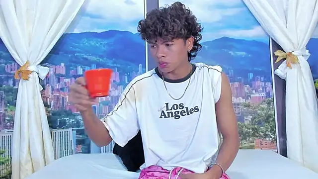 Snapshot of MilthonDelis chatting on November 11, 2025, 3:06 am MilthonDelis online show from November 11, 2025, 3:06 am