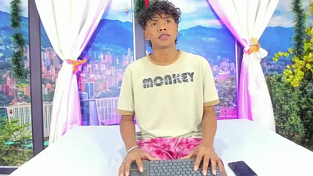 Snapshot of MilthonDelis chatting on December 5, 2025, 2:20 am MilthonDelis online show from December 5, 2025, 2:20 am