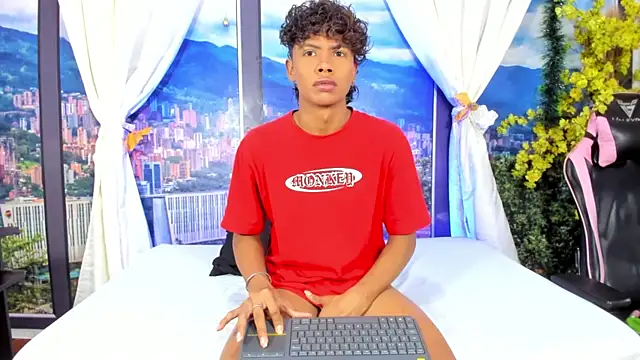 Snapshot of MilthonDelis chatting on December 14, 2025, 3:01 am MilthonDelis online show from December 14, 2025, 3:01 am