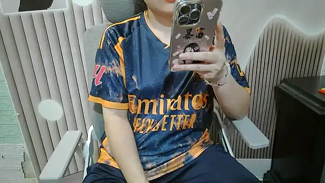 Emachiii online show from September 9, 2025, 12:26 pm