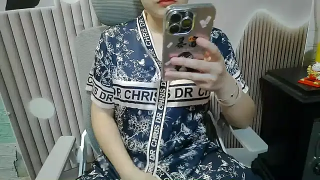 Emachiii online show from September 26, 2025, 12:53 pm