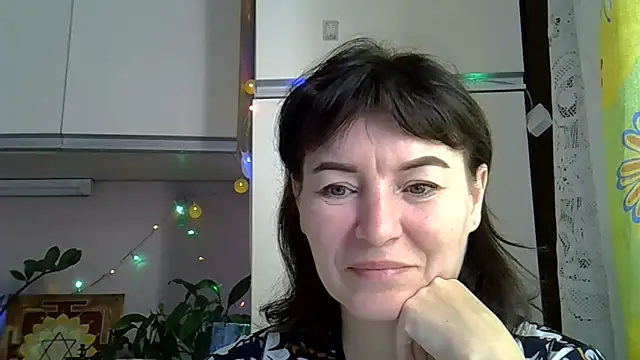 Krystal 82 online show from October 1, 2025, 6:52 am