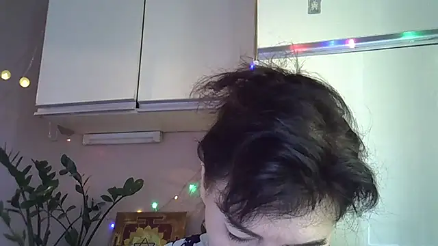 Krystal 82 online show from October 21, 2025, 7:53 am