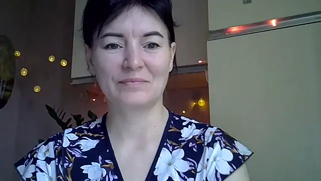 Krystal 82 online show from October 24, 2025, 10:11 am