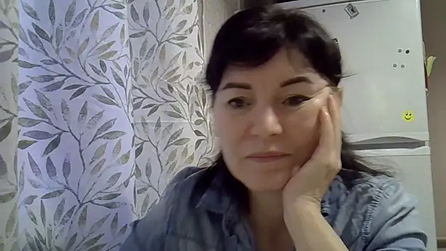 Krystal 82 online show from December 17, 2025, 12:44 pm