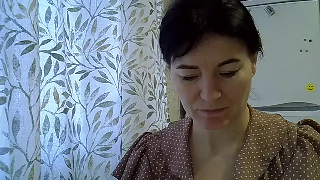 Krystal 82 online show from December 18, 2025, 8:31 am