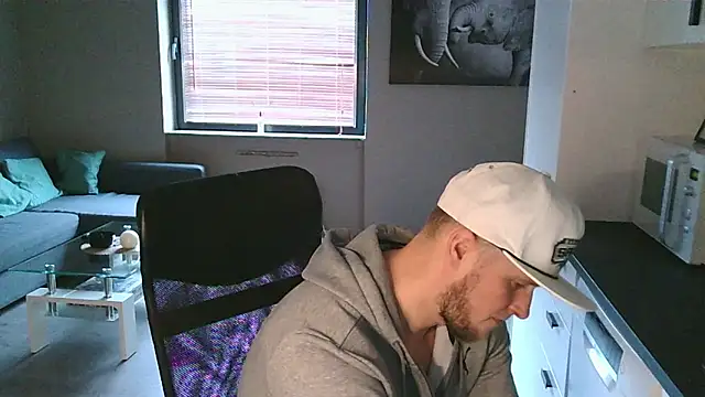 Dartanjanas13 online show from October 5, 2025, 10:57 am