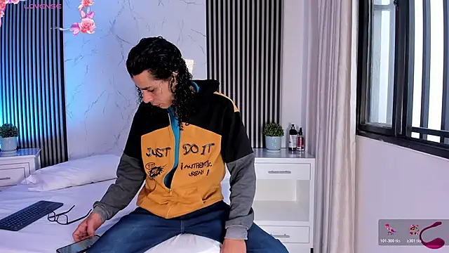 Snapshot of JackAndRosse_ chatting on November 14, 2025, 1:10 pm JackAndRosse online show from November 14, 2025, 1:10 pm