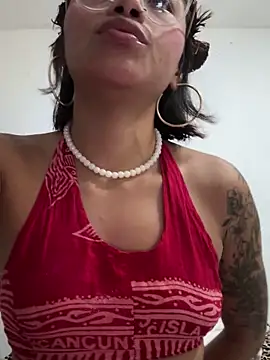 Snapshot of Nia_Desire chatting on December 3, 2025, 5:37 am Nia Desire online show from December 3, 2025, 5:37 am