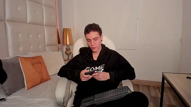 dark sun302 online show from September 15, 2025, 9:04 pm