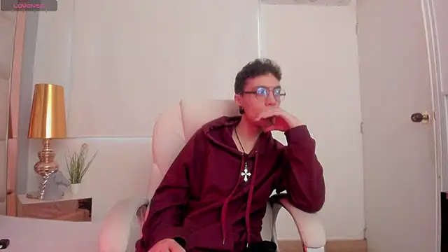 dark sun302 online show from November 17, 2025, 8:47 pm