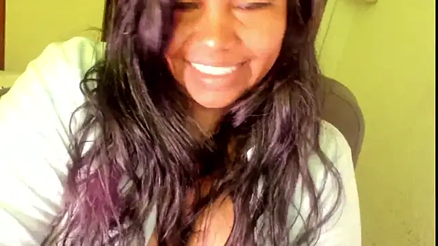 Snapshot of ebonylouissexyhot chatting on October 17, 2025, 8:22 pm ebonylouissexyhot online show from October 17, 2025, 8:22 pm