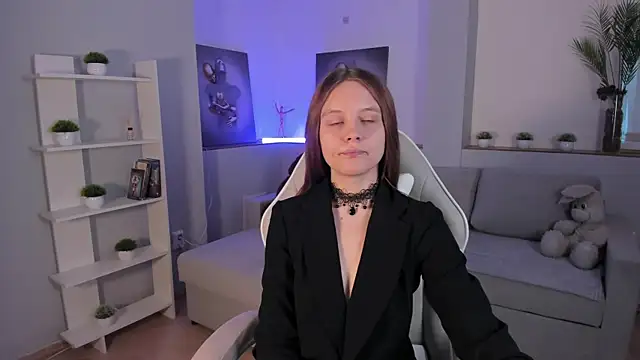 Snapshot of AlicePill chatting on October 13, 2025, 2:11 am AlicePill online show from October 13, 2025, 2:11 am