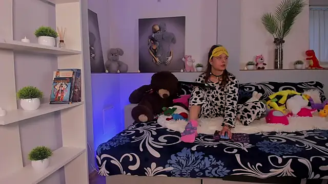 Snapshot of AlicePill chatting on November 18, 2025, 2:39 am AlicePill online show from November 18, 2025, 2:39 am